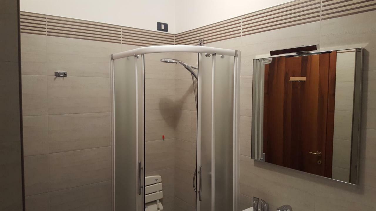 Appartamento Michele Tre Piscine Caraibiche Desenzano Del Garda Desenzano del Garda Exterior foto
